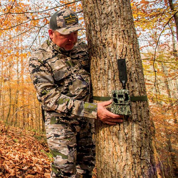 Browning Defender Pro Scout Max HD Ai Solar 4G Trail Camera