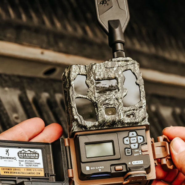 Browning Defender Pro Scout Solar Ai 4G Trail Camera